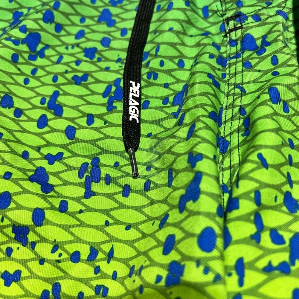 Pelagic Mens Mahi Fish Scale Board Shorts Green Blue Splatter Size 32 235-G